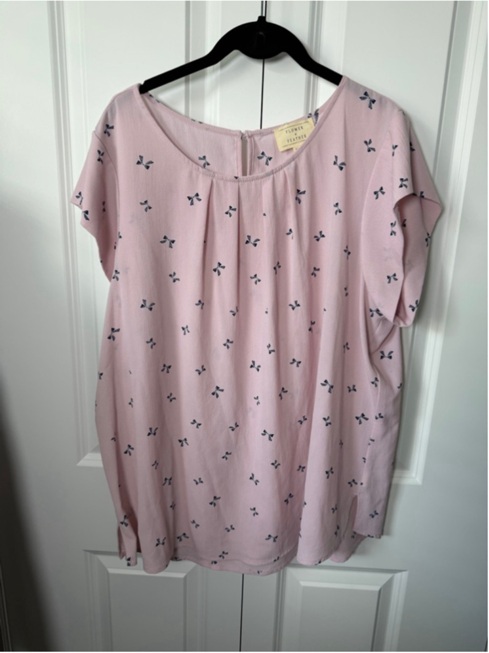 Flower & Feather Pink Bow Print Blouse Plus Size 3X EUC